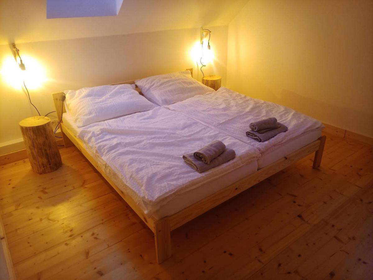 Вилла Wellness Srub U Holubu Malsice Экстерьер фото