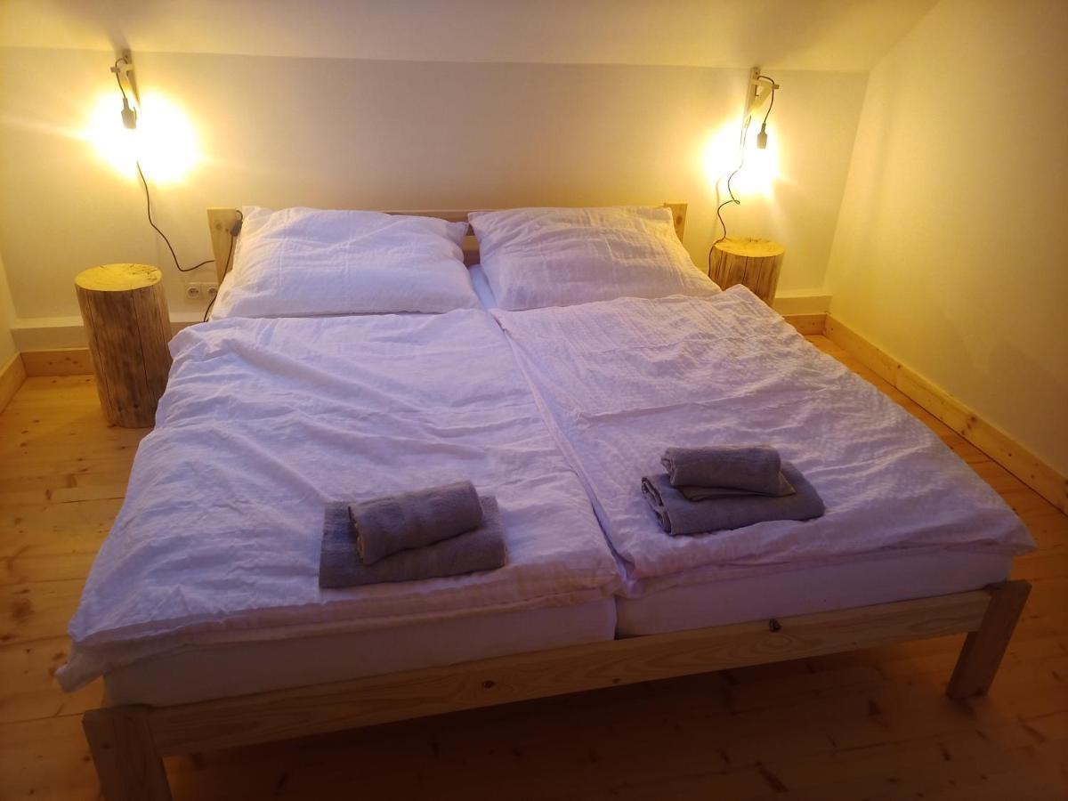 Вилла Wellness Srub U Holubu Malsice Экстерьер фото